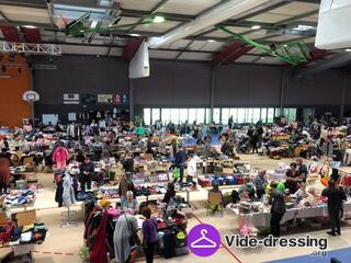 Photo du vide-dressing Bourse jouets puériculture vêtements adultes enfants