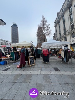 Photo du vide-dressing Marché de la fripe