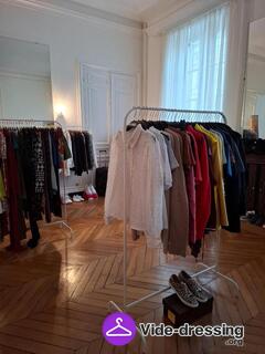 Photo du vide-dressing Showroom BRADY